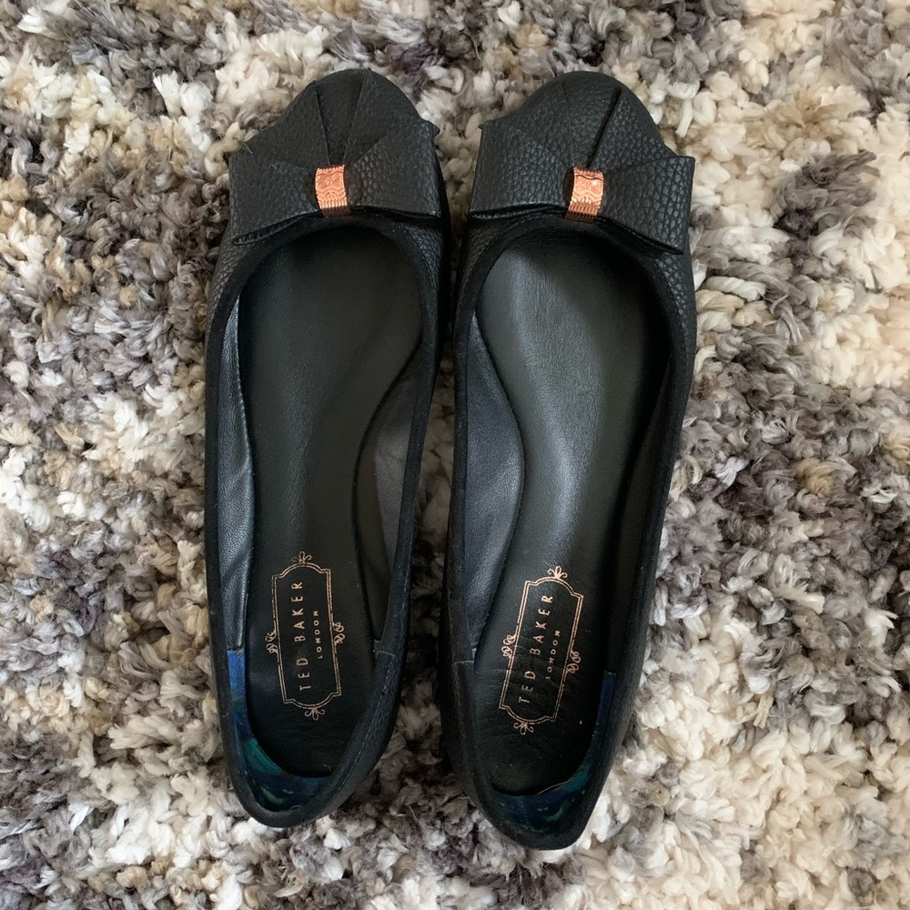 Ted Baker Bow Flats - size 8
